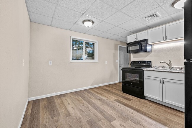Building Photo - 311 Novak St