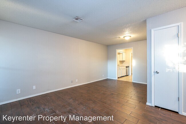 Building Photo - 1 br, 1 bath House - 2421 E 87th St - Unit...