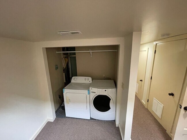 Building Photo - Close to GU Campus