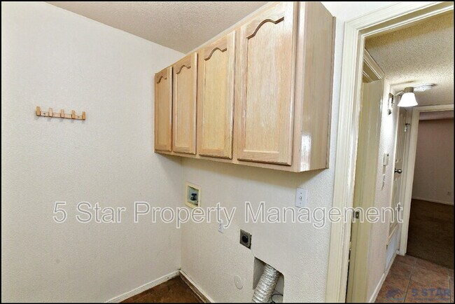 Building Photo - 6372 Franklin Ridge Dr