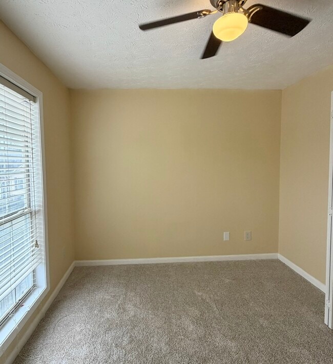 Building Photo - 1025 Eagle Pointe Dr NW