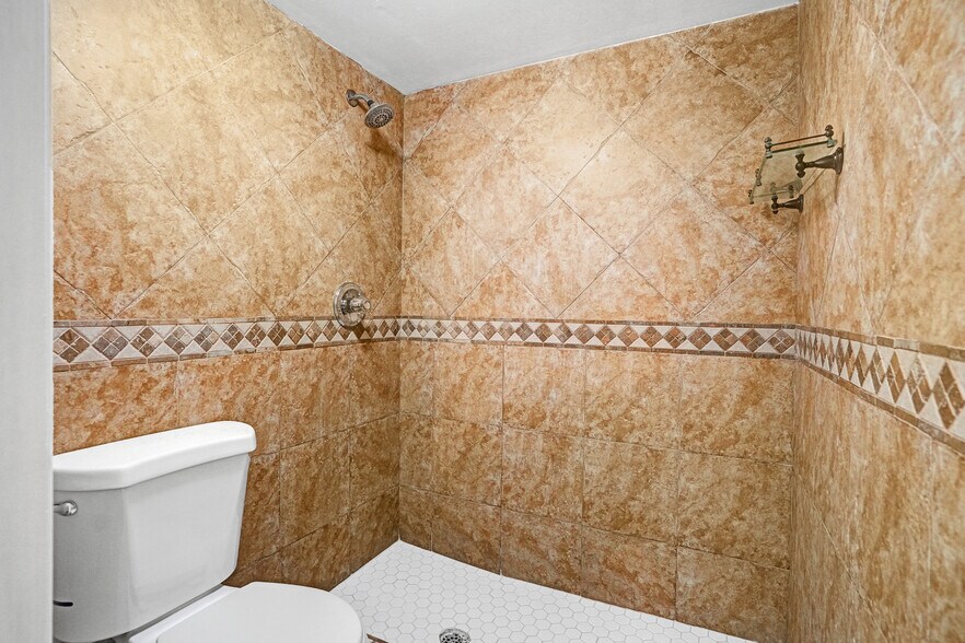 Building Photo - 447 NE 210th Circle Ter