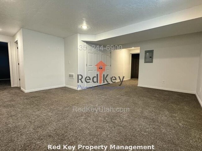 Building Photo - 770 N Single Family Home