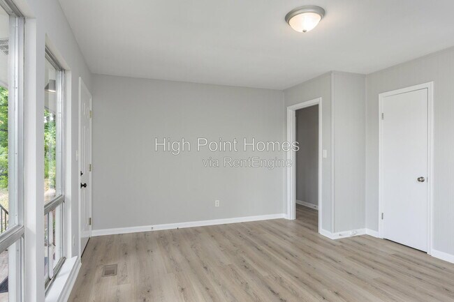 Building Photo - 204 Valley View Ave