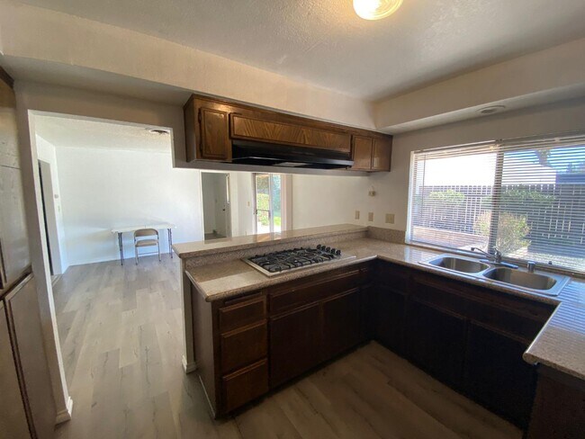 Building Photo - 5348 El Molino Ave