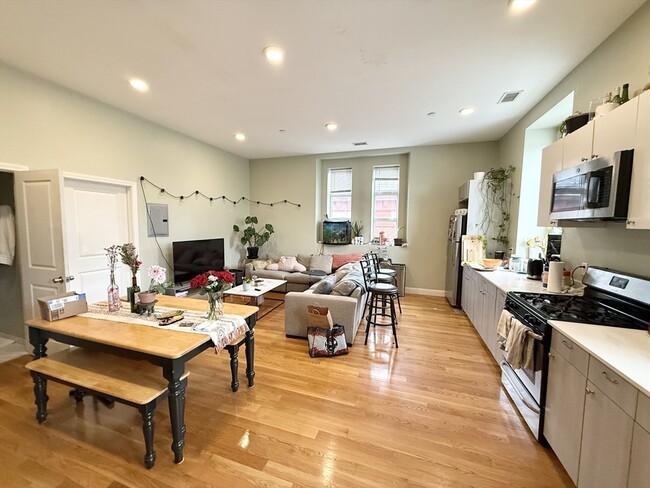 Building Photo - 409 Dudley St