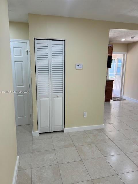 Building Photo - 2820 SW 65th Ave