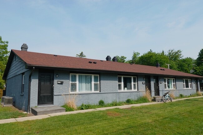 Building Photo - 260 N Slusser St