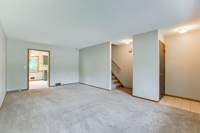 Building Photo - Updated 3 Bedroom Duplex in Battle Creek