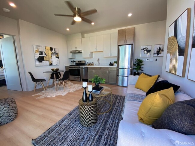 Building Photo - 3945 Judah St