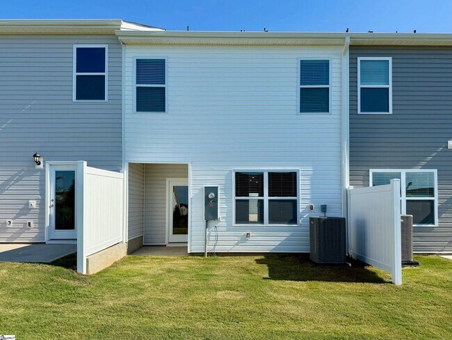 Building Photo - 792 Embark Cir