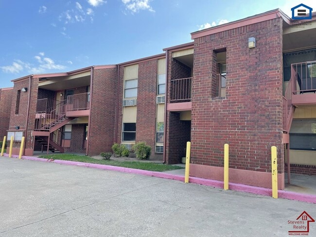 Primary Photo - 1912 SW D Ave