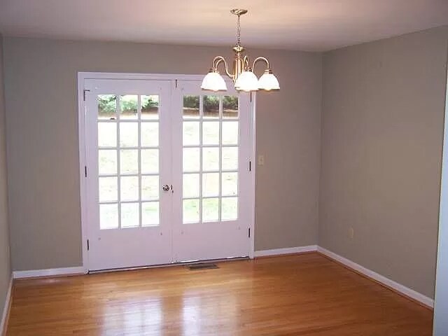 Building Photo - 302 Little Cir