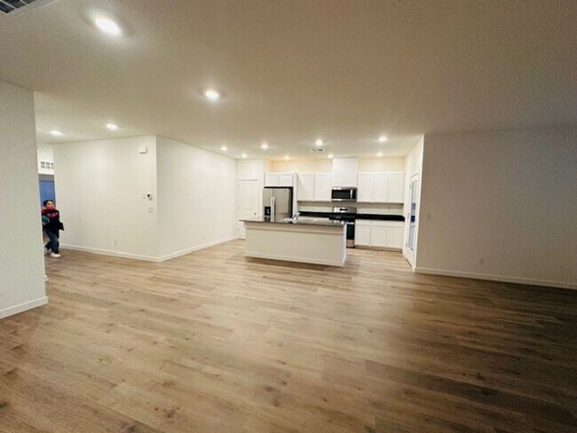 Building Photo - BRAND NEW HOME FOR RENT SHORT OR LONG TERM!