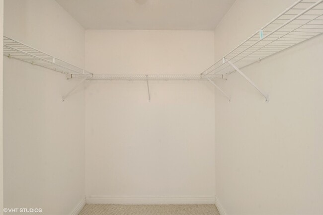 Building Photo - 565 W Quincy St