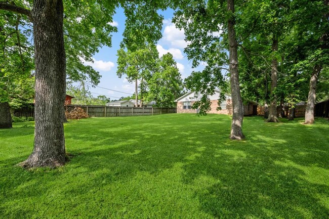 Building Photo - 157 Hillside Dr