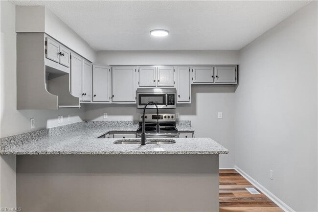 Building Photo - 1326 Cushing St