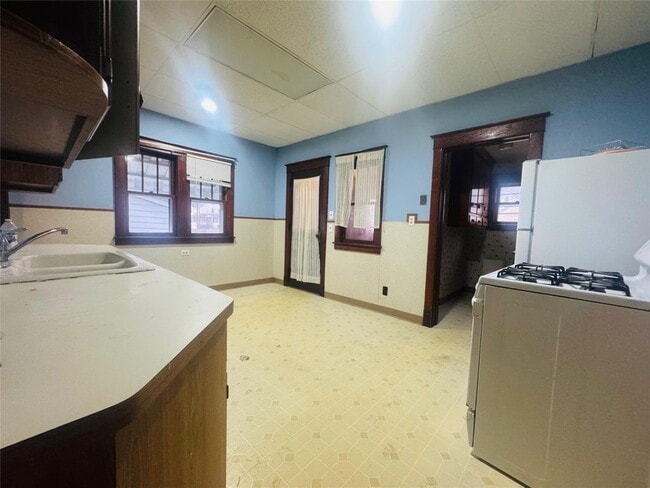 Building Photo - 20 Elm St