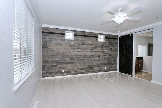 Building Photo - 9200 Rioja St