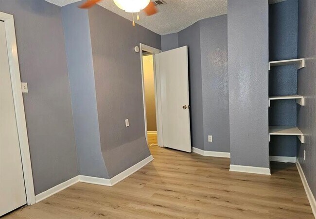 Building Photo - 506 Alpine St