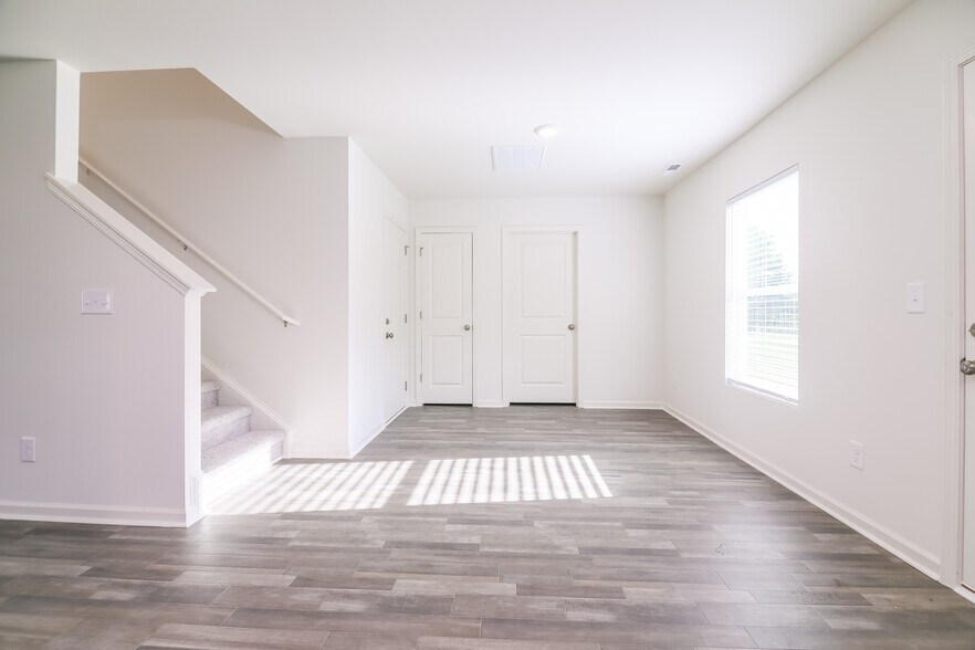 Building Photo - 2203 Samuel Ln