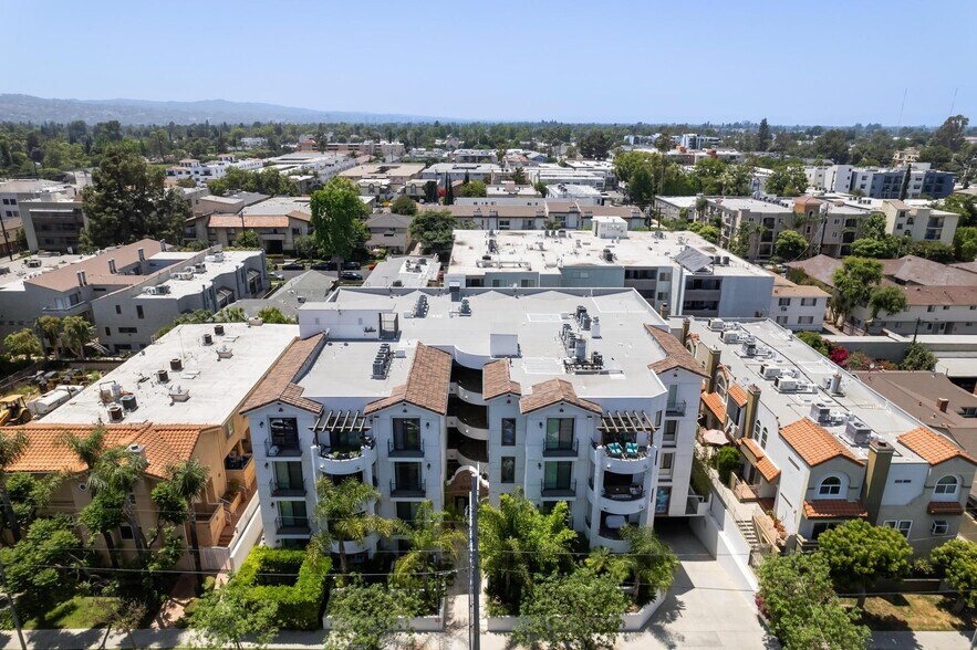 Building Photo - 5253 Vantage Ave