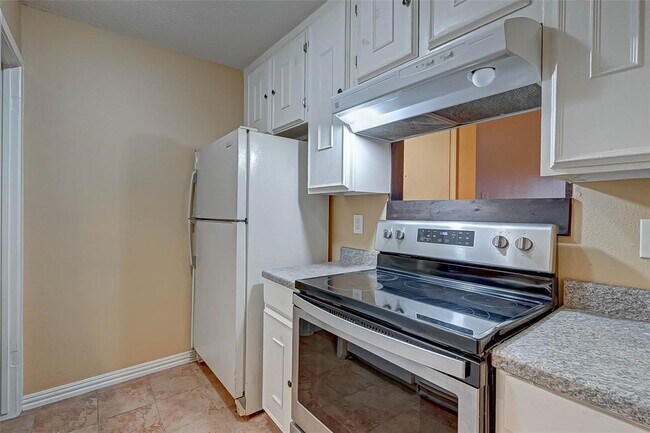Building Photo - 10047 Westpark Dr