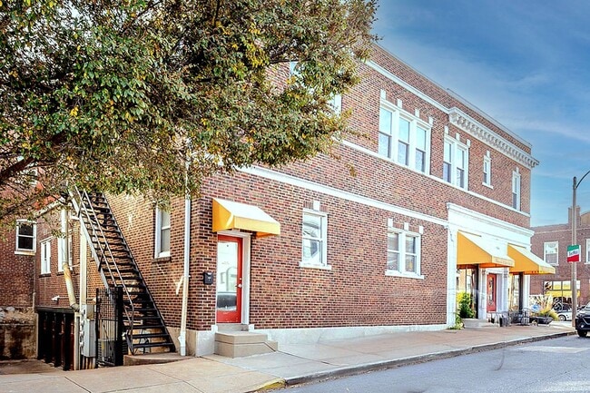 Building Photo - RARE OPPORTUNITY 1,200 SF ± Apartment in The Hill — Private Patio, Hardwood Floors & Renovated Ki...