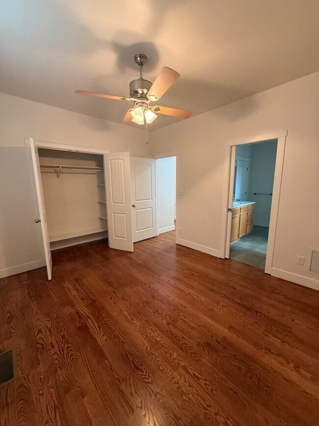 Building Photo - 2630 New Orchard Ct