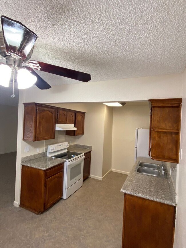 Building Photo - Apartment for rent