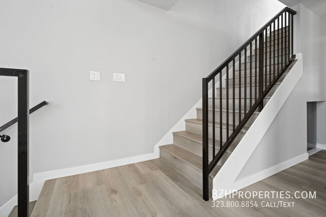 Building Photo - Beautiful Modern Duplex in the heart of No...