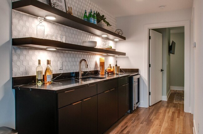 Building Photo - 2807 Delaware Ave