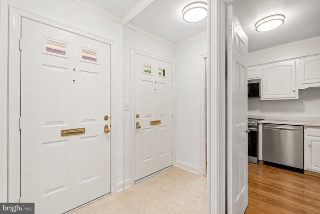 Building Photo - 4422 Westover Pl NW