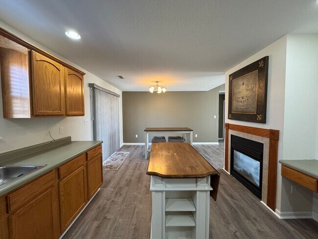 Building Photo - 2603 Oakfield Dr