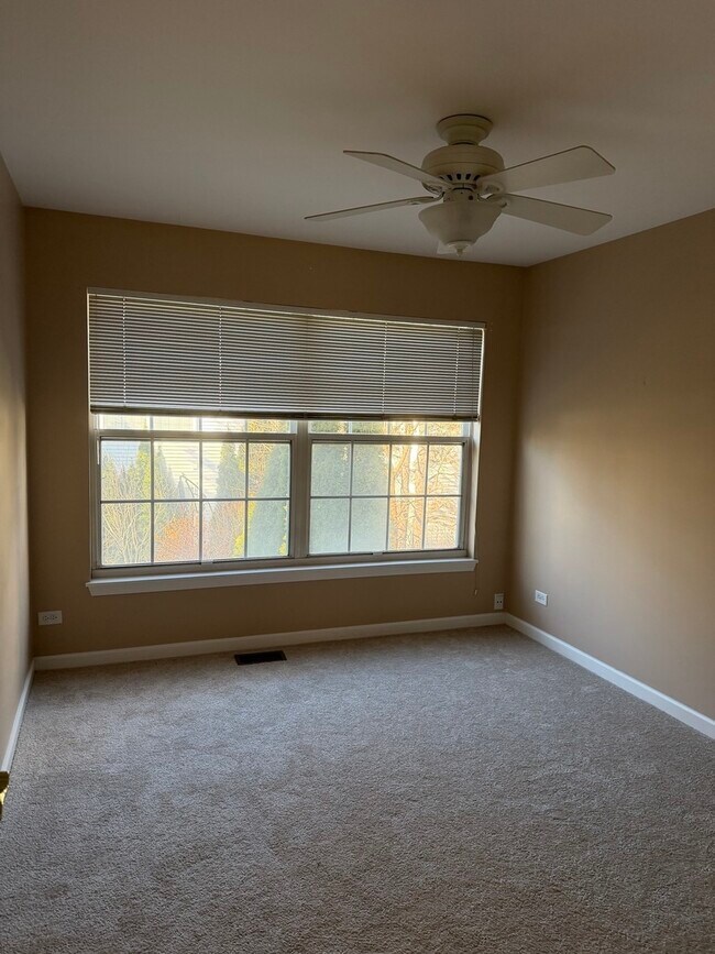 Building Photo - 114 Woodbury Ln