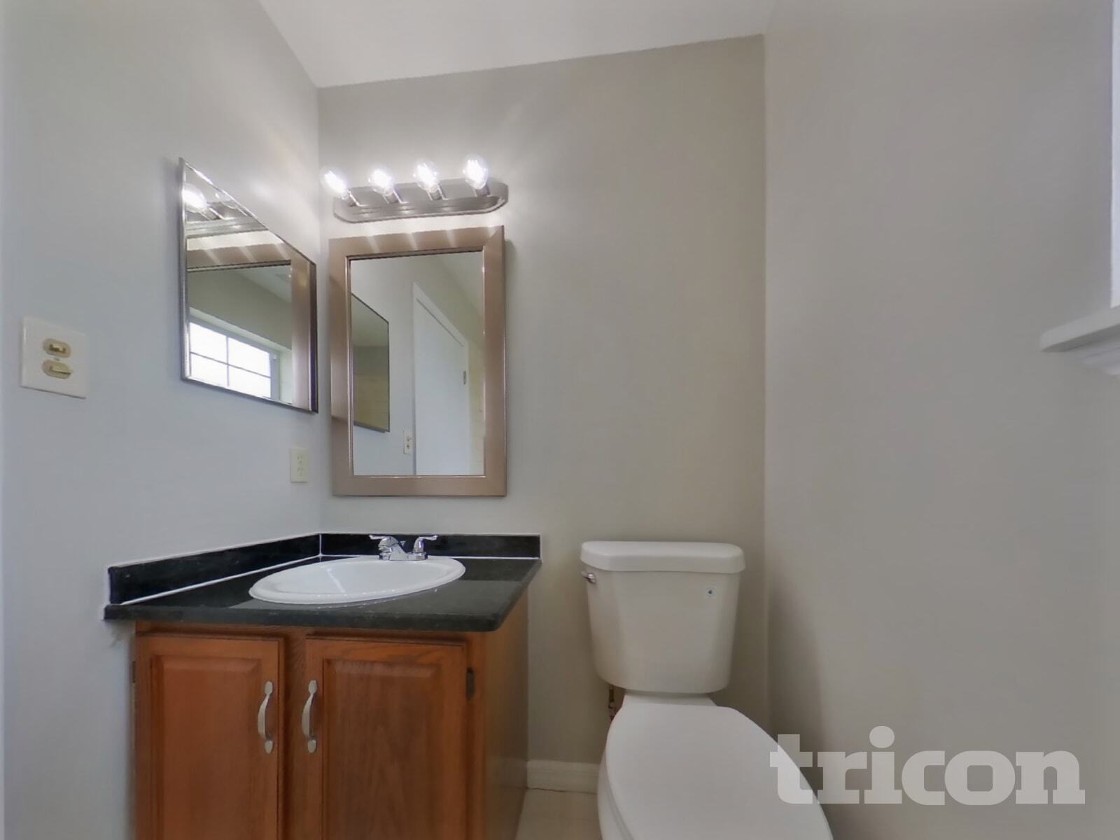 Building Photo - 872 Fairview Ave