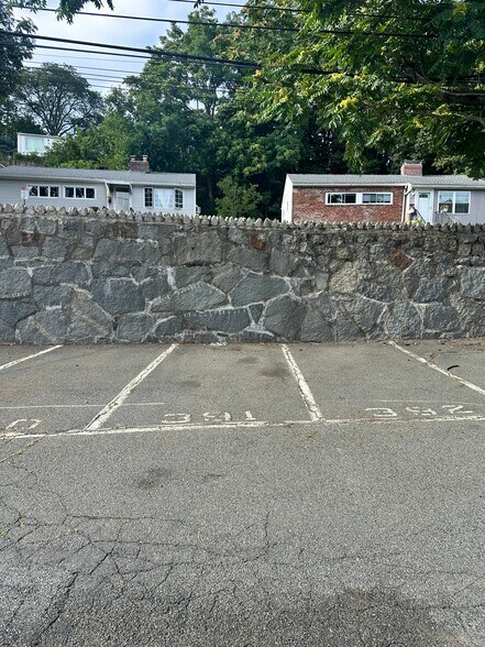 Building Photo - 51 Lake Shore Ct