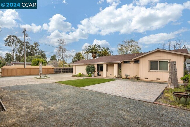 Building Photo - 1326 Babel Ln
