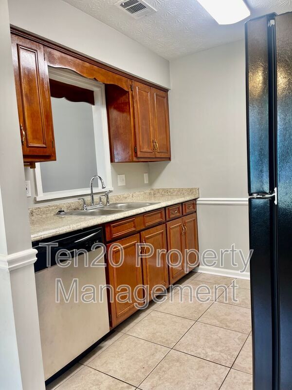 Building Photo - 2521 Lacey Oak Ct