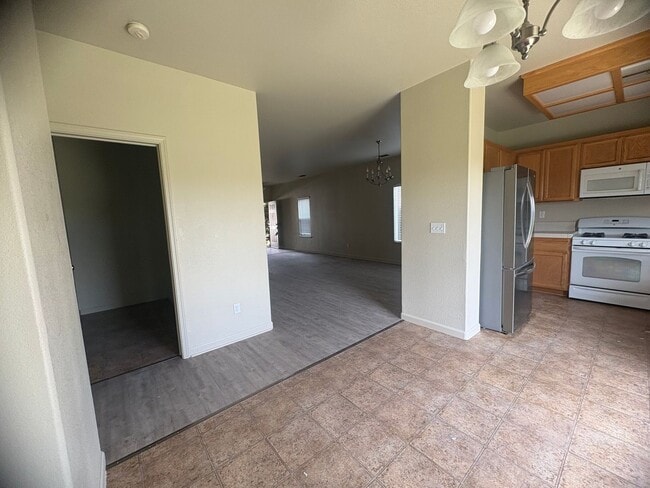 Building Photo - Nice 3-Bedroom House