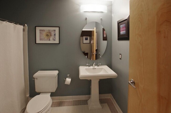 Building Photo - 400 Village Pkwy