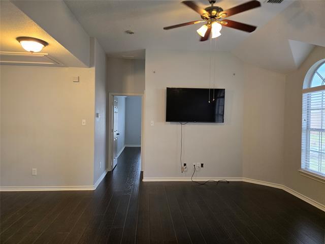 Building Photo - 1355 Meadowview Dr