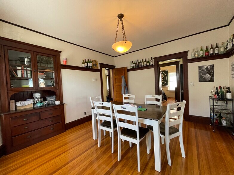 Building Photo - 56 Hobson St