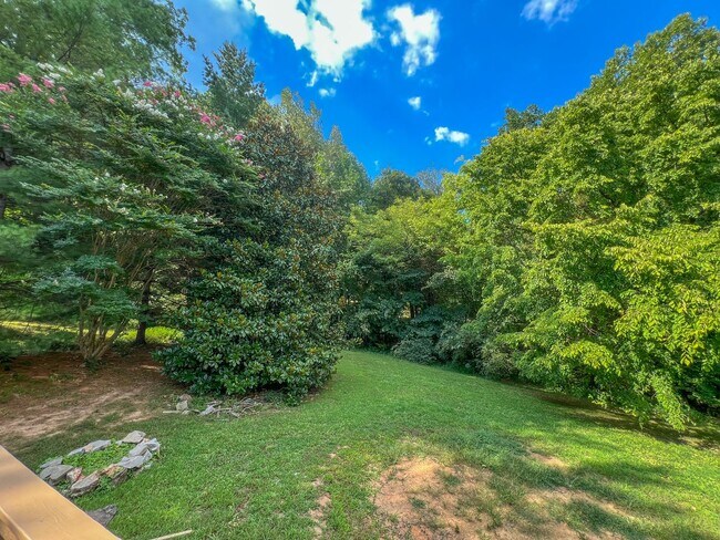 Building Photo - Gorgeous Single-Family Home! Large Deck, B...