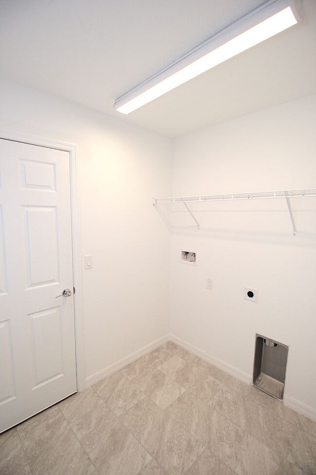 Building Photo - Spacious 4 Bed 2 Bath 2 Car Townhome Built in 2022 in Palm Coast!