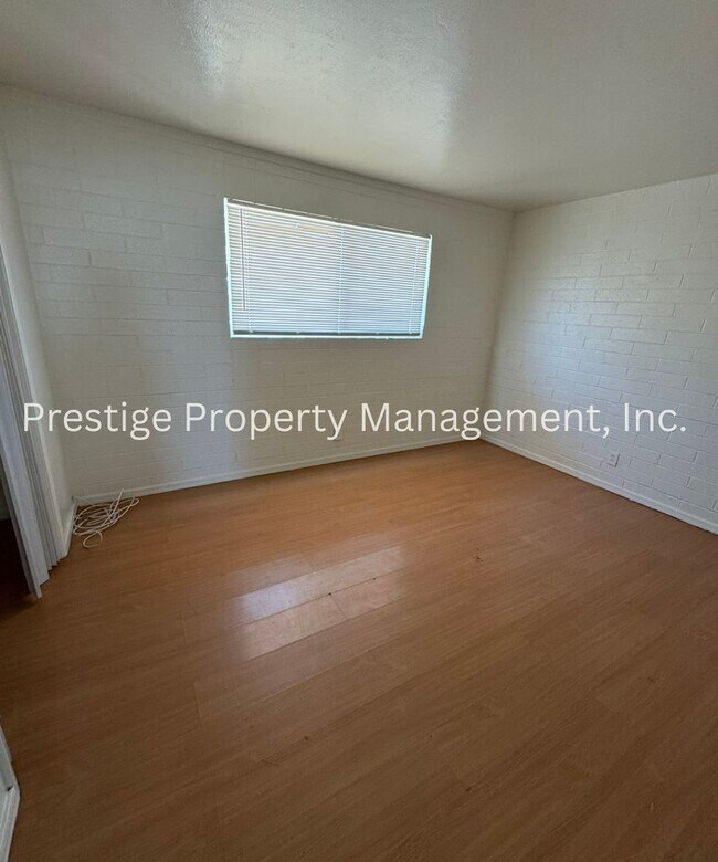 Building Photo - 2148