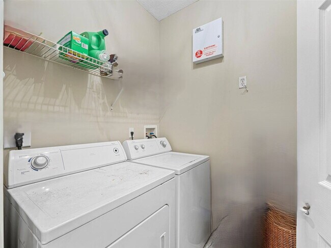 Building Photo - 4402 SW 160th Ave