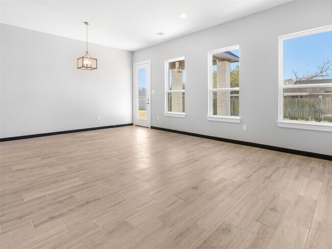 Building Photo - 209 Silverleaf Rd