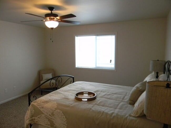 Building Photo - 3 bedroom Twin home