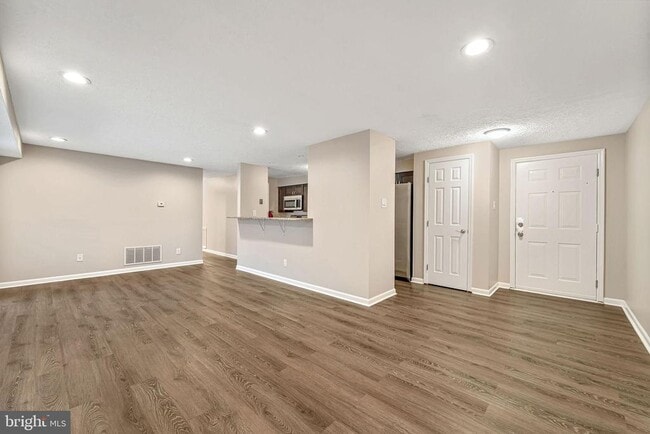 Building Photo - 151 Kenwood Dr